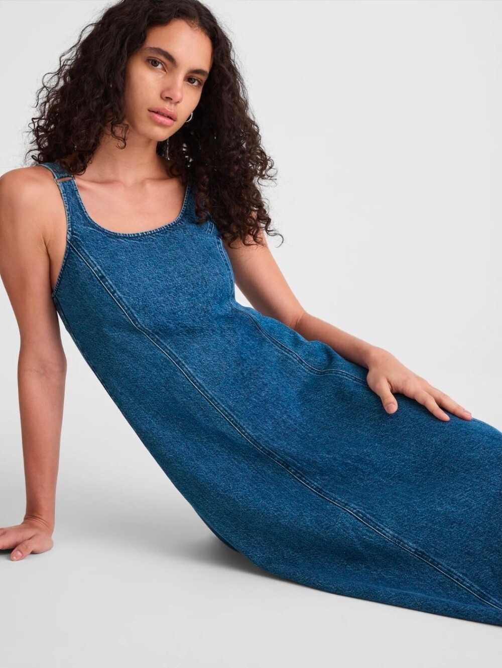 Madewell Denim Scoopneck Midi Dress - Picture 2 of 8